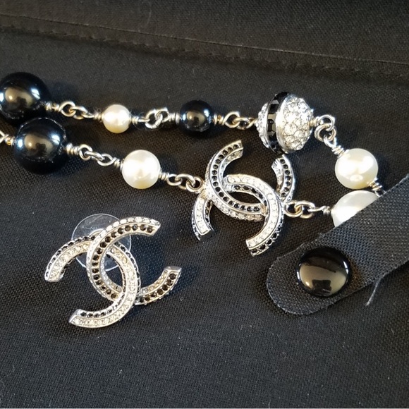 SALE💥Chanel Authentic Large Black, Silver, Rhinestone earrings. - Picture 6 of 8